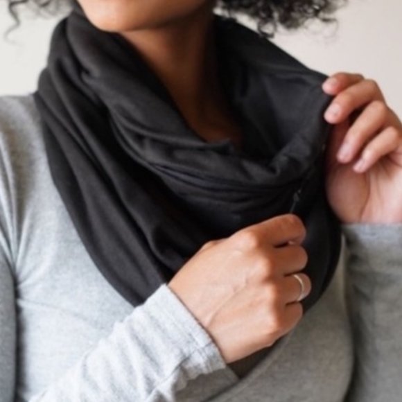 Beyond Yoga Hidden Pocket Infinity Scarf - Picture 2 of 3